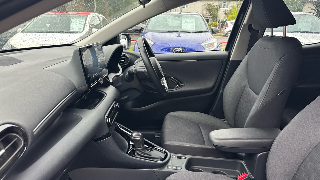 Toyota Yaris 1.5 Vvt-h Design E-cvt Euro 6 Ss Black #4