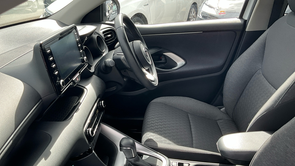 Toyota Yaris 1.5 Vvt-h Design E-cvt Euro 6 Ss White #5