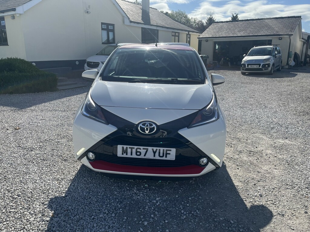 Toyota Aygo 1.0 Vvt-i X-press White #2