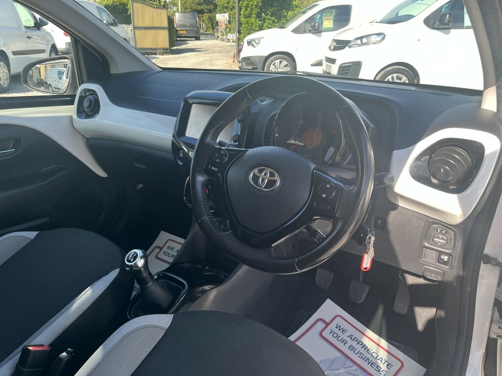 Toyota Aygo 1.0 Vvt-i X-press White #4