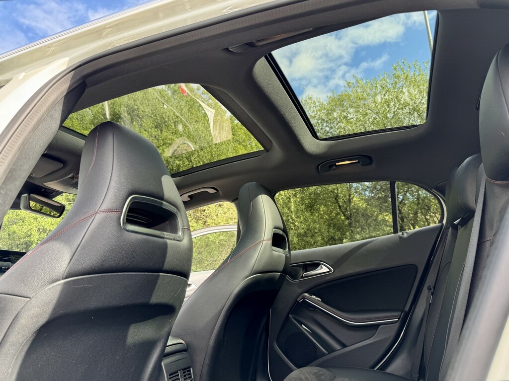 Mercedes-Benz GLA Class 2.1 Gla200d Amg Line White #6