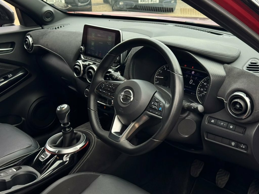 Nissan Juke 1L Tekna Red #4