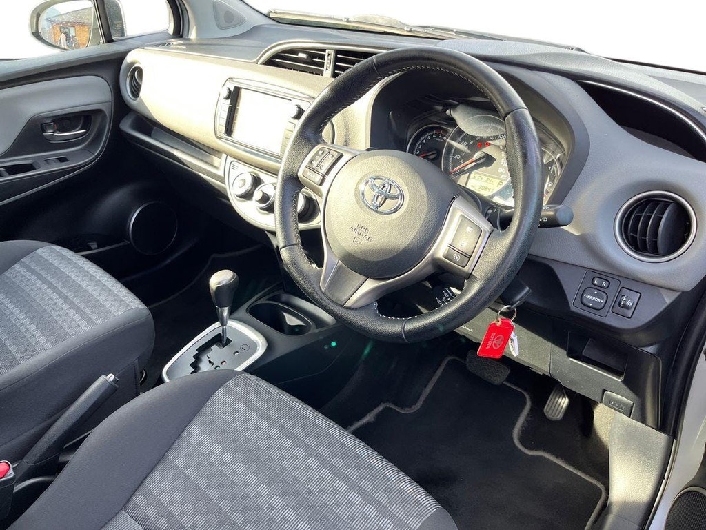 Toyota Yaris 1.33 Dual Vvt-i Design Grey #9