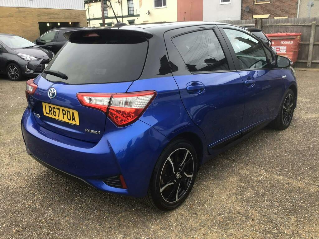 Toyota Yaris 1.5 Vvt-h Blue Bi Tone Hatchback Hybrid Blue #3