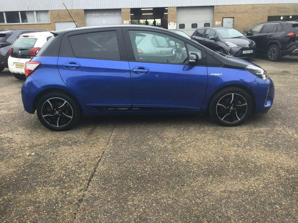 Toyota Yaris 1.5 Vvt-h Blue Bi Tone Hatchback Hybrid Blue #2