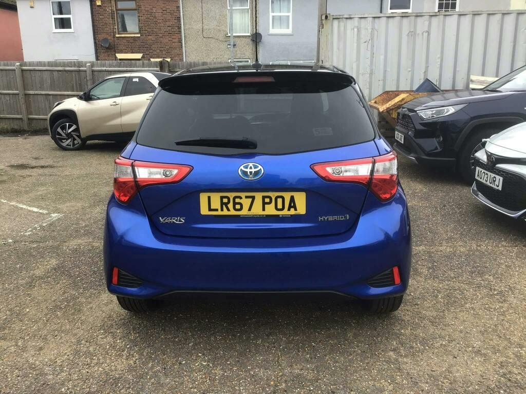 Toyota Yaris 1.5 Vvt-h Blue Bi Tone Hatchback Hybrid Blue #4
