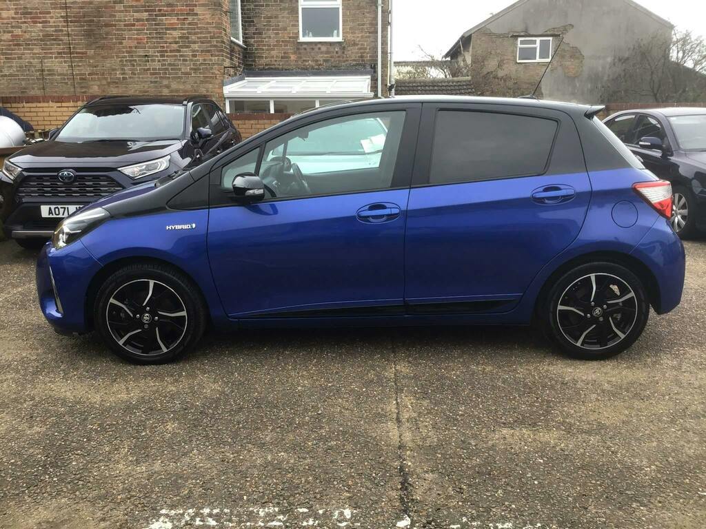Toyota Yaris 1.5 Vvt-h Blue Bi Tone Hatchback Hybrid Blue #6
