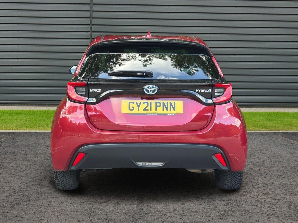 Toyota Yaris 1.5 Vvt-h Design Hatchback Hybrid E Cvt Red #4