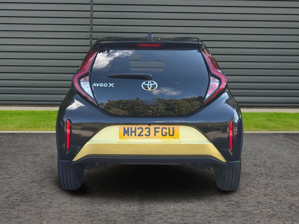 Toyota Aygo X 1.0 Vvt I Edge Hatchback X Shift Gold #4
