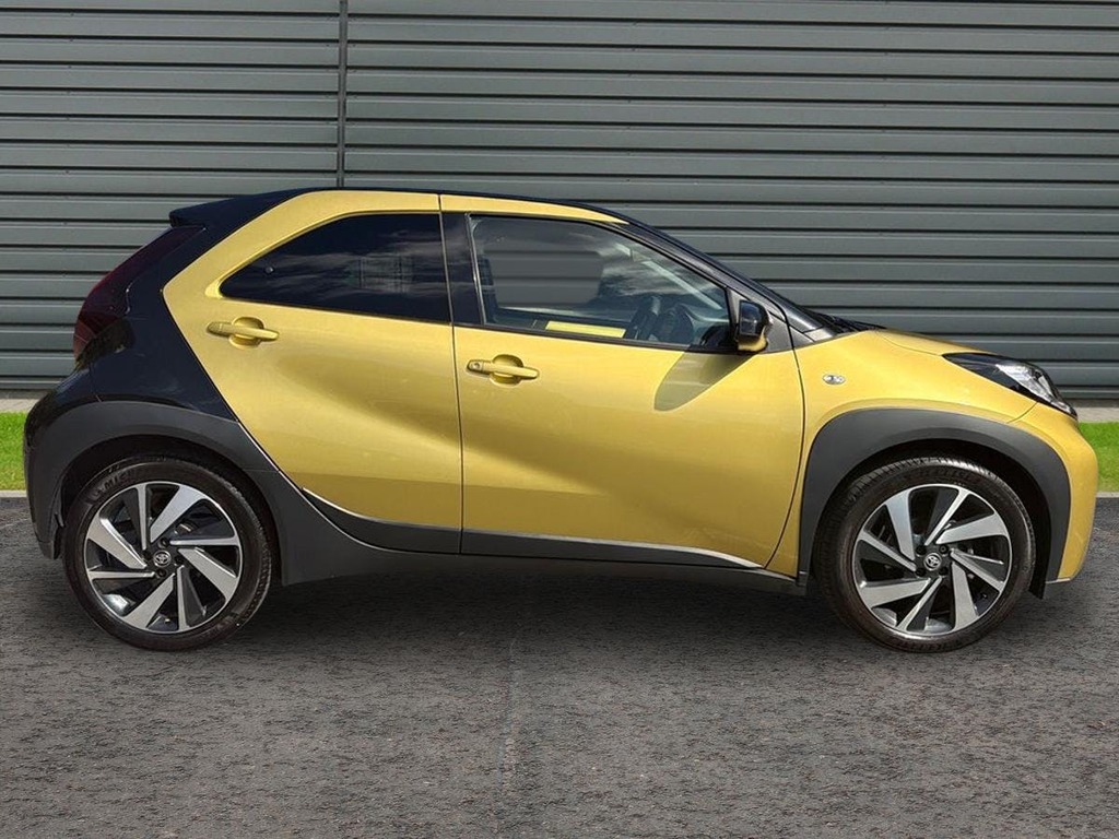 Toyota Aygo X 1.0 Vvt I Edge Hatchback X Shift Gold #2