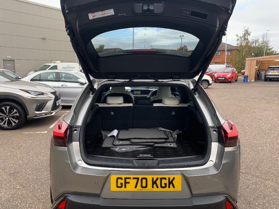 Lexus UX 2.0 E-cvt No Nav Silver #23