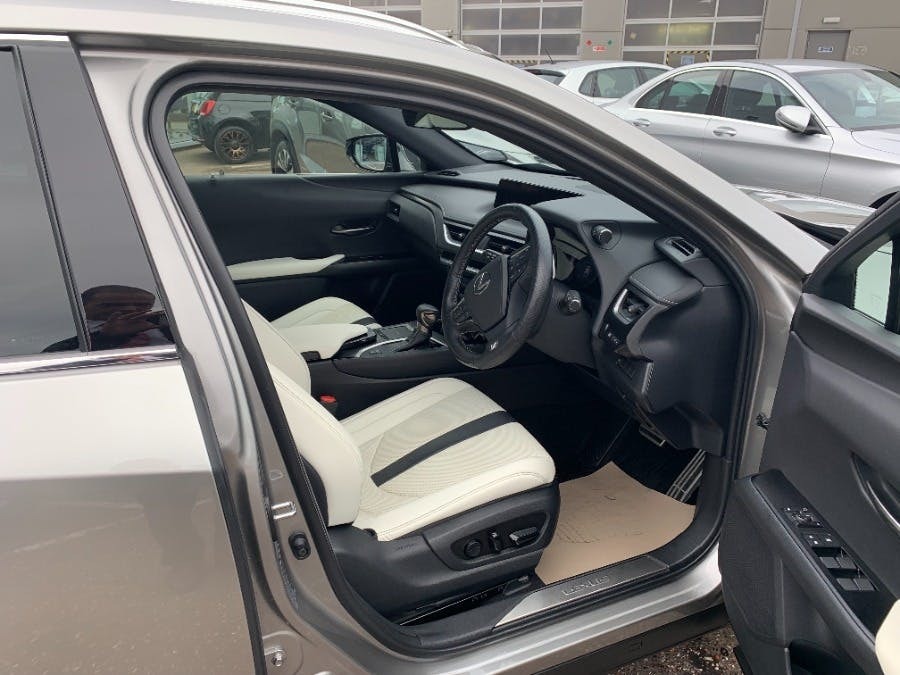 Lexus UX 2.0 E-cvt No Nav Silver #10