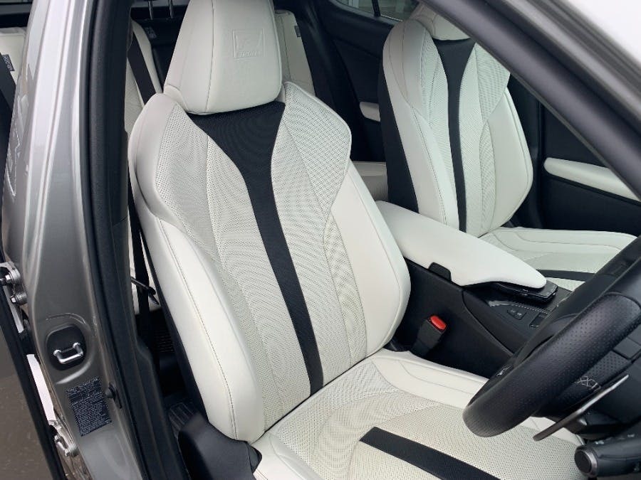 Lexus UX 2.0 E-cvt No Nav Silver #19