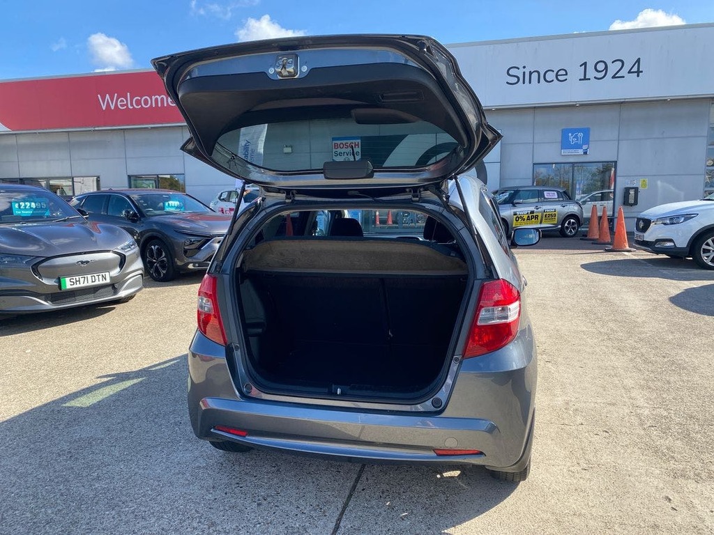 Honda Jazz I-vtec Es Plus Red #22