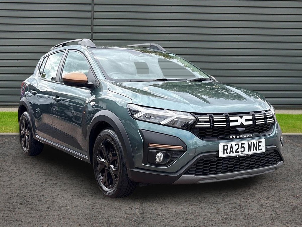 Dacia Sandero Stepway 1.0 Tce Extreme Hatchback Green