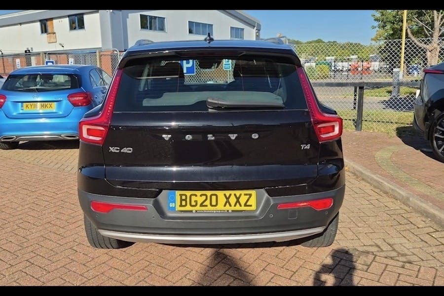Volvo XC40 2.0 T4 Momentum Suv Black #4