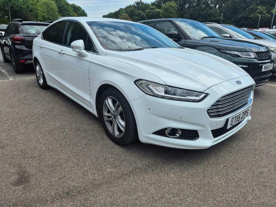 Ford Mondeo 2.0T Ecoboost Titanium Hatchback White #6