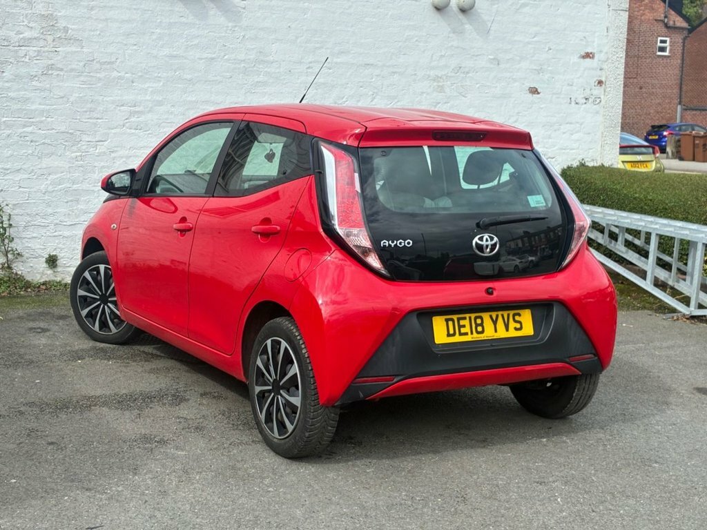 Toyota Aygo 1.0 Vvt-i X-press White #11