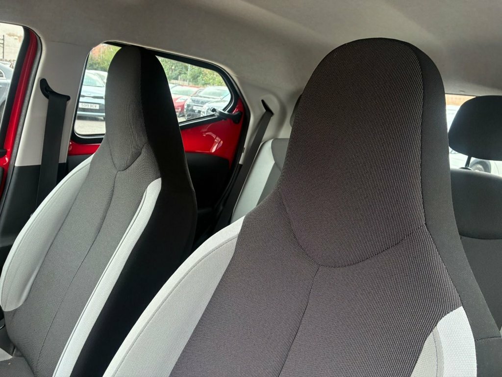 Toyota Aygo 1.0 Vvt-i X-press White #19