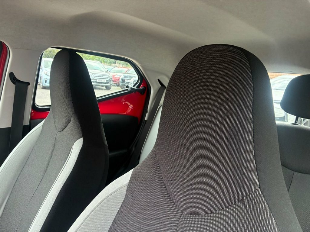 Toyota Aygo 1.0 Vvt-i X-press White #18