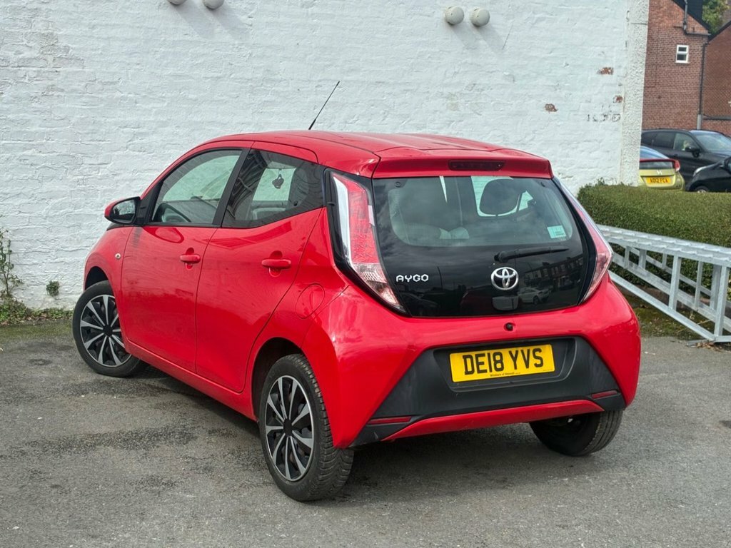 Toyota Aygo 1L X-play Red #6