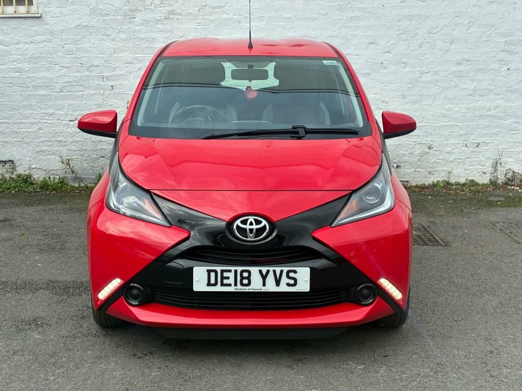 Toyota Aygo 1L X-play Red #5