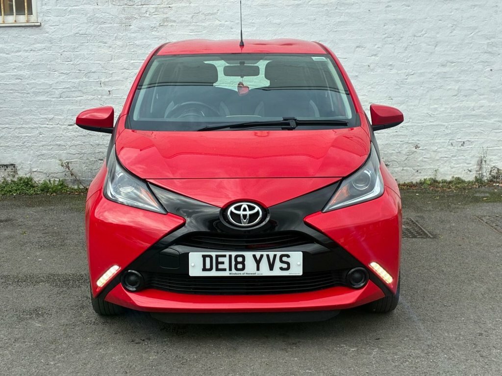 Toyota Aygo 1L X-play Red #4