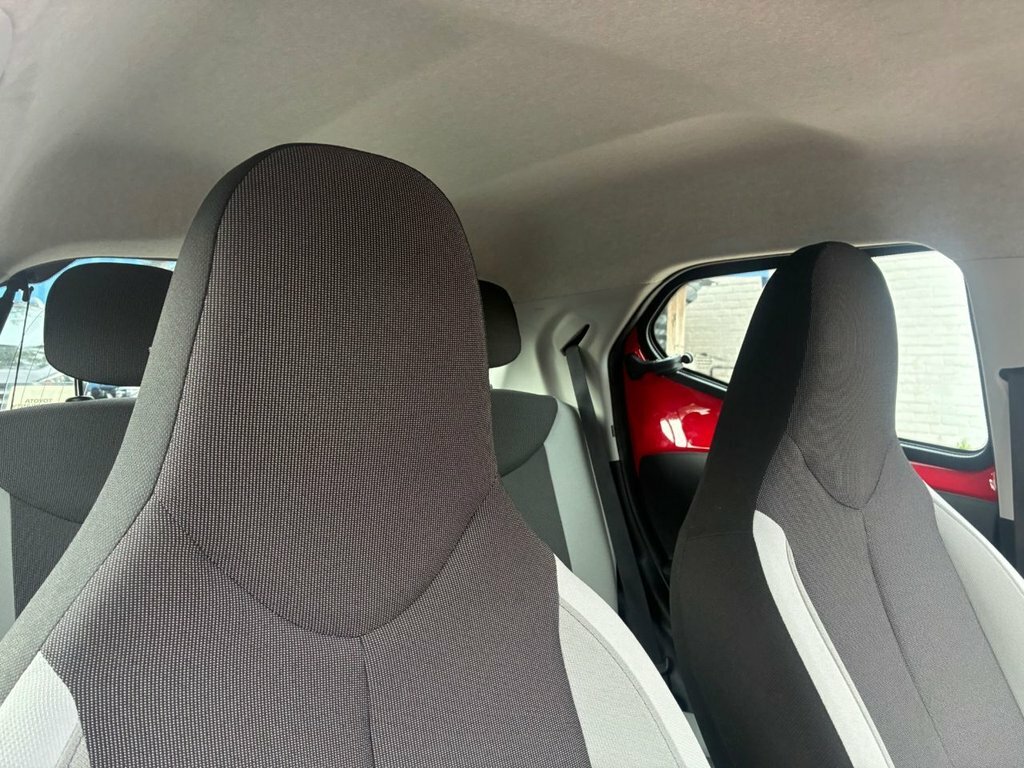 Toyota Aygo 1.0 Vvt-i X-press White #16