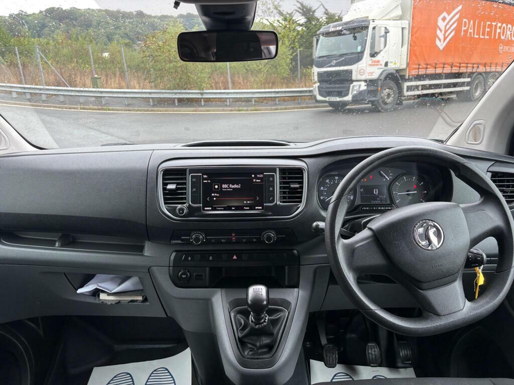 Vauxhall Vivaro 2.0 Turbo D 3100 Dynamic Crew Van L2 H1 Euro 6 S White #2