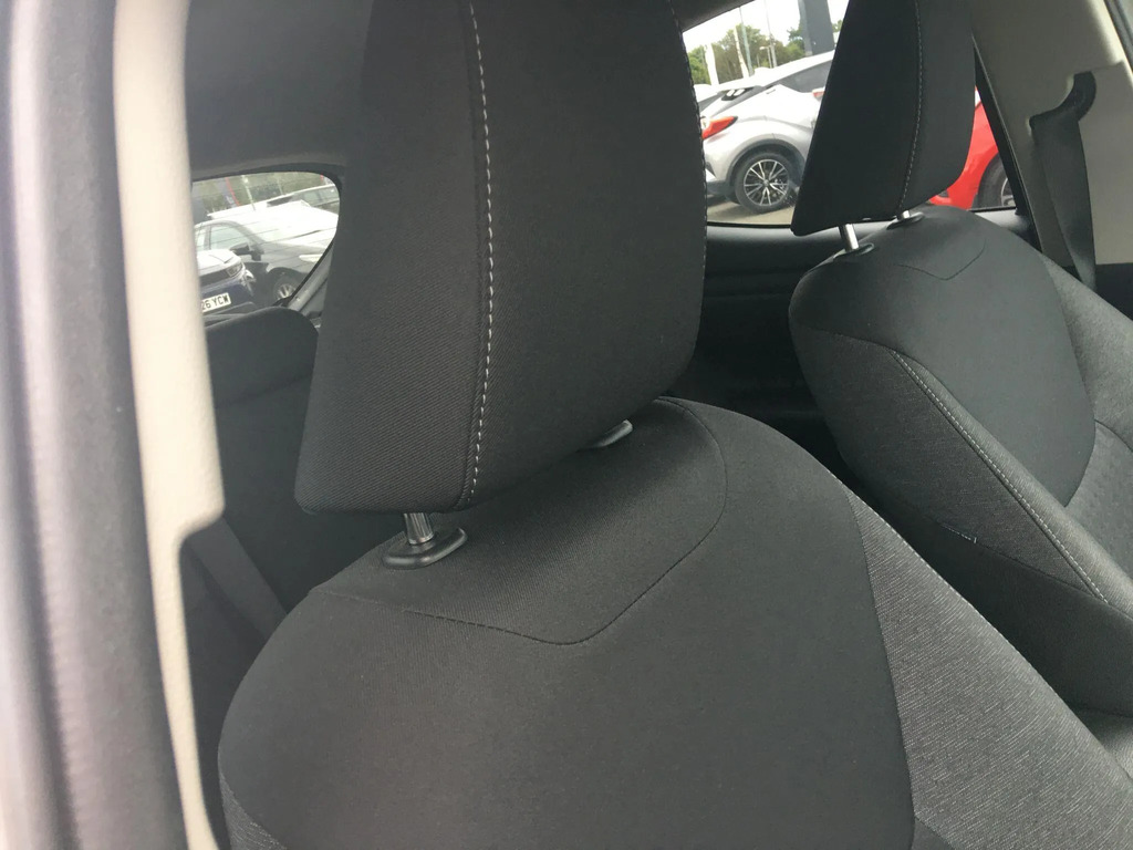 Toyota Yaris Excel White #29