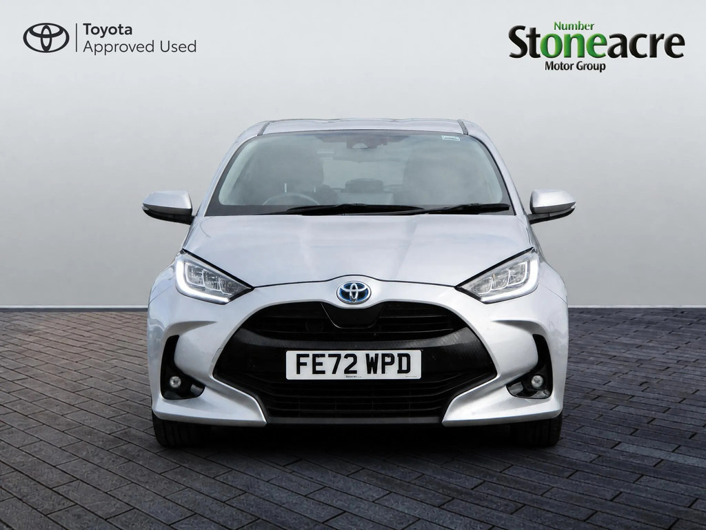 Toyota Yaris Excel White #7