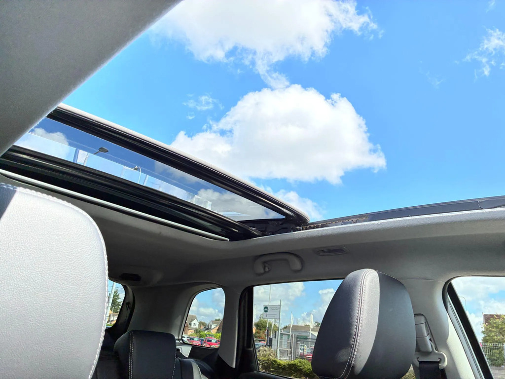Suzuki Vitara White #28