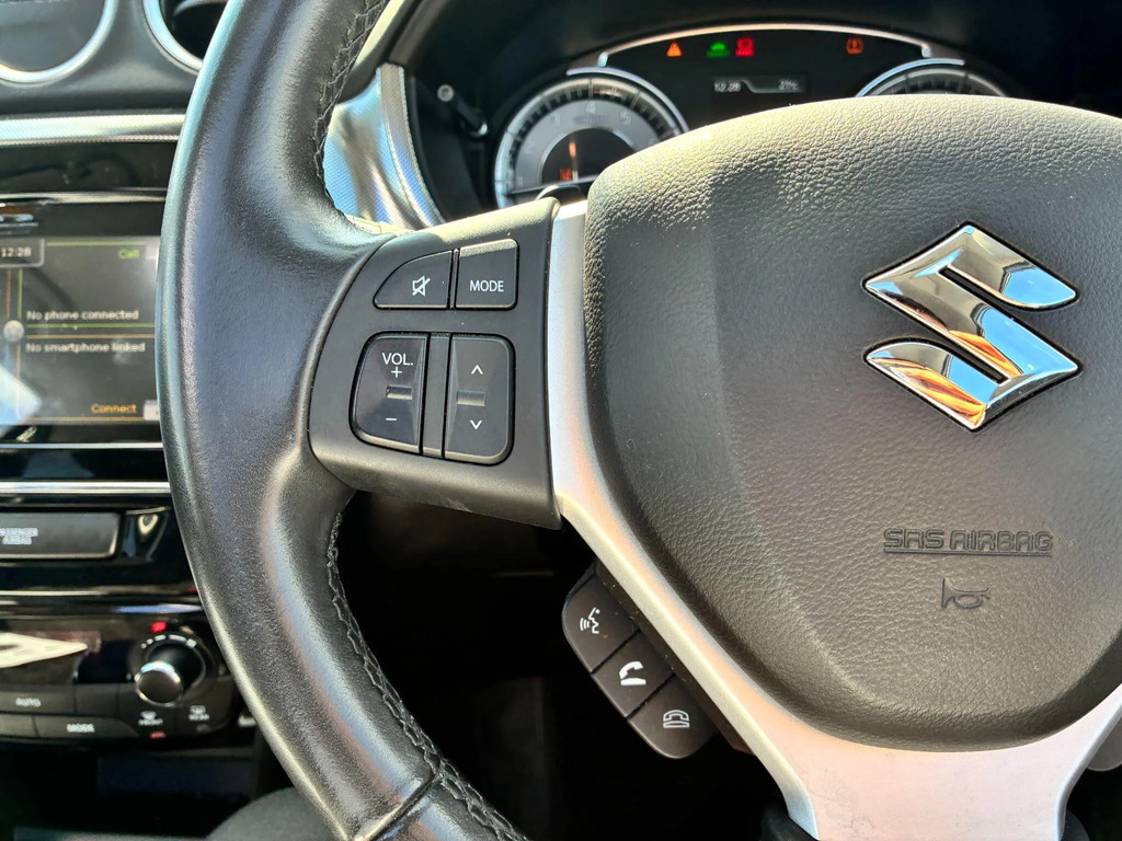 Suzuki Vitara White #27