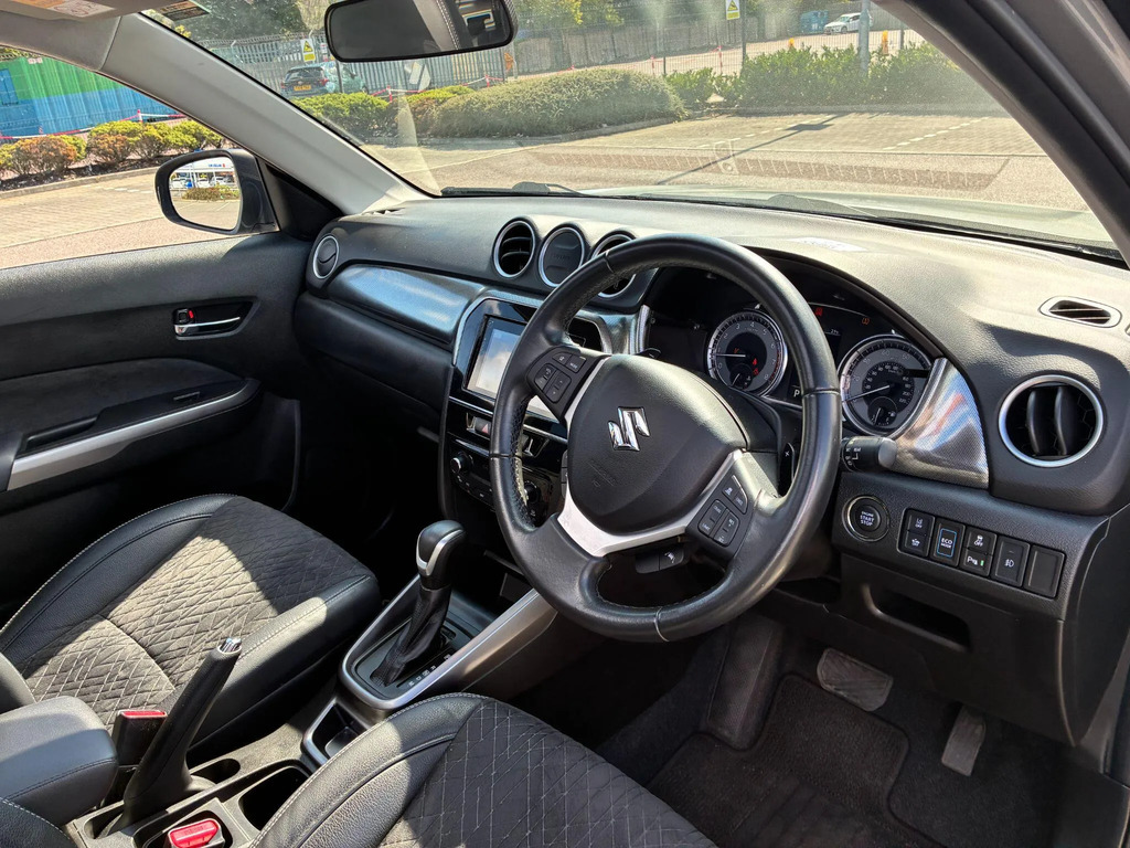 Suzuki Vitara White #9