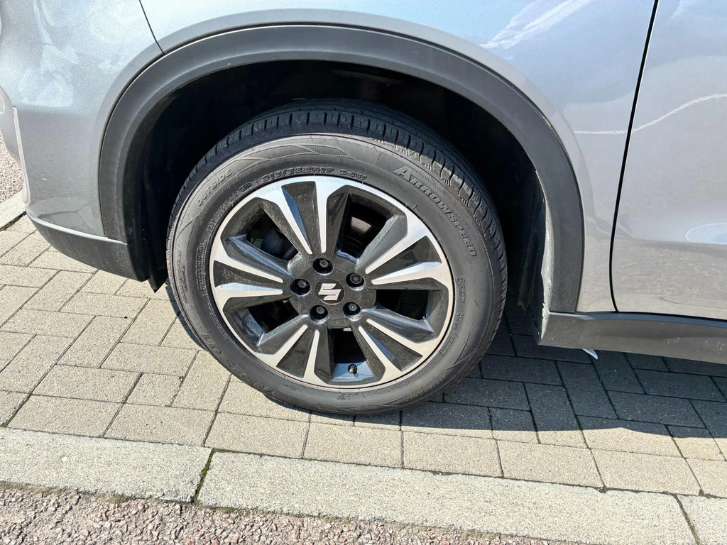 Suzuki Vitara White #23