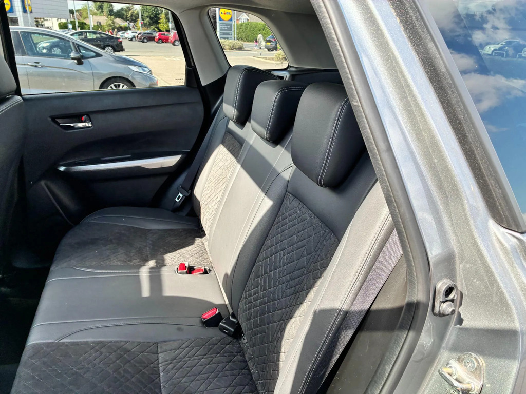 Suzuki Vitara White #12