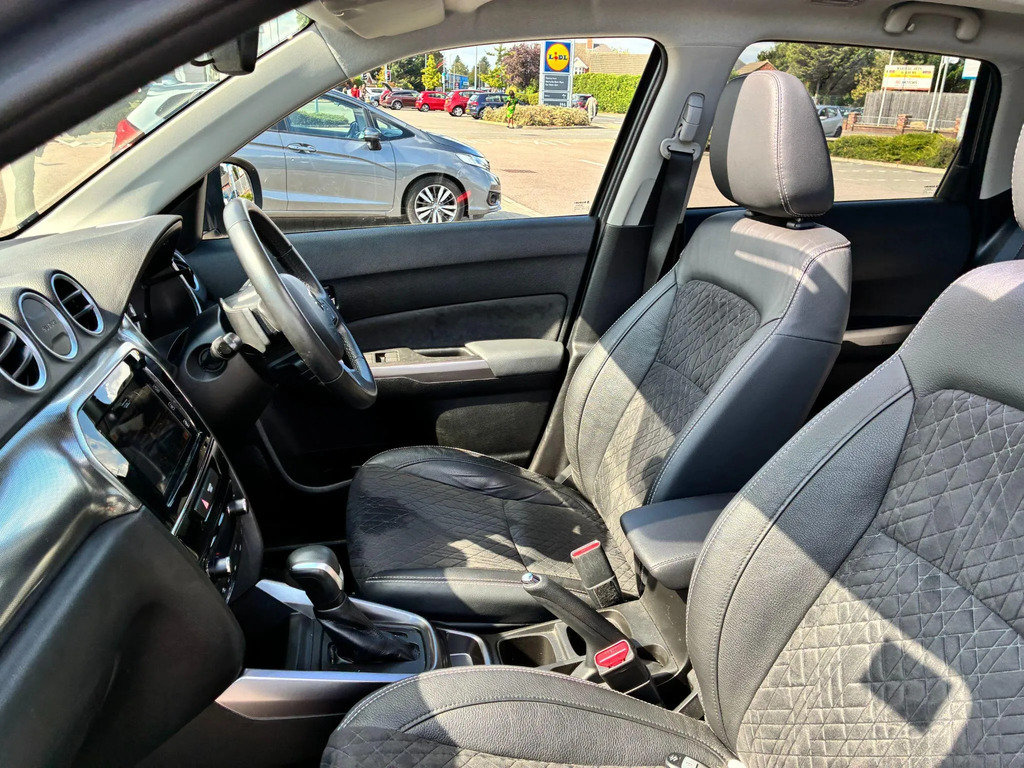 Suzuki Vitara White #30