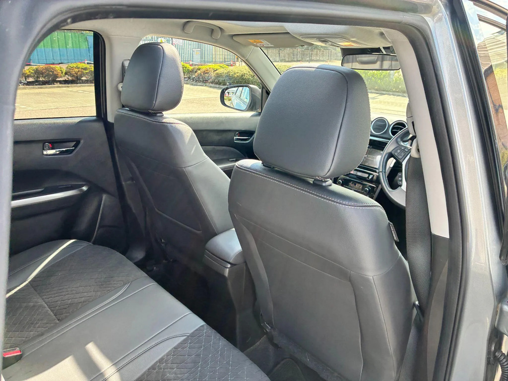 Suzuki Vitara White #13