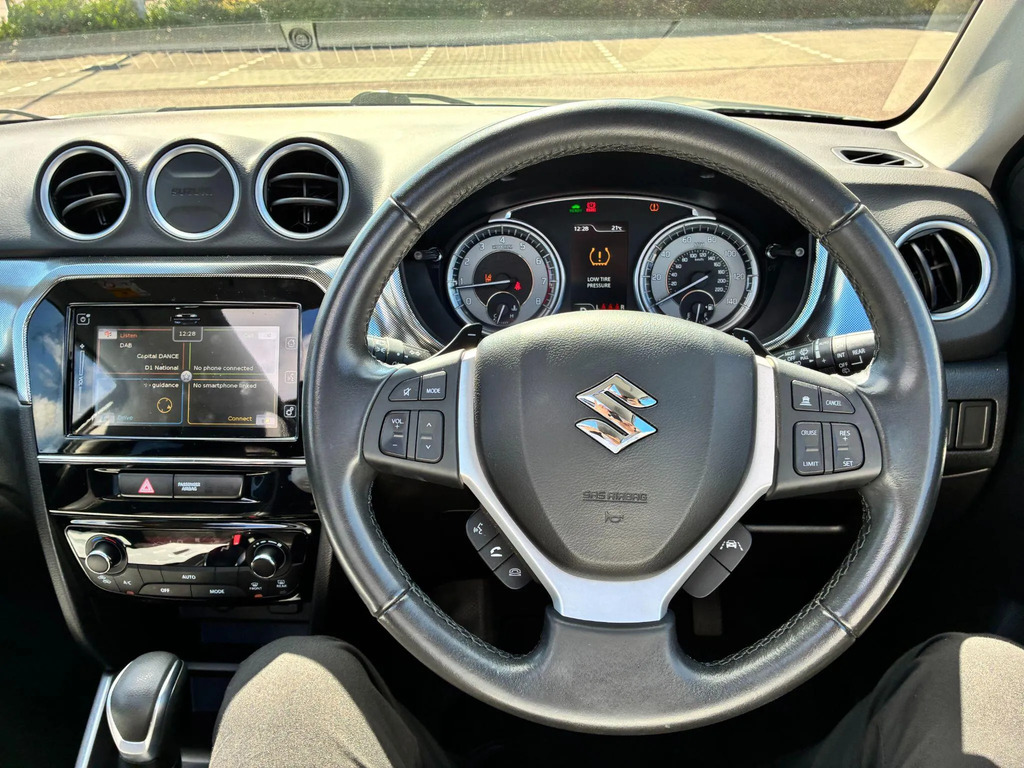 Suzuki Vitara White #26