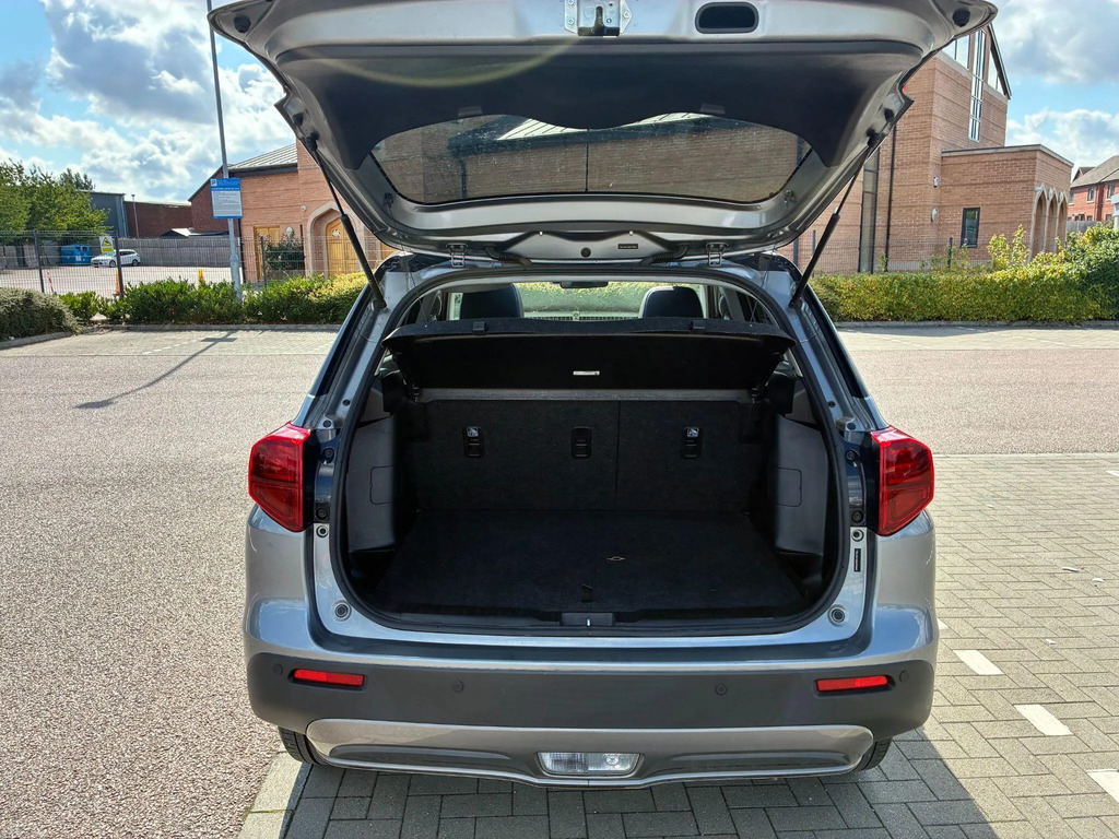 Suzuki Vitara White #25