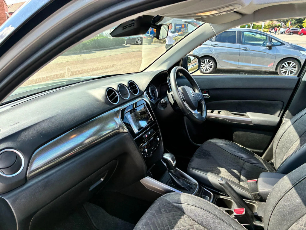 Suzuki Vitara White #29