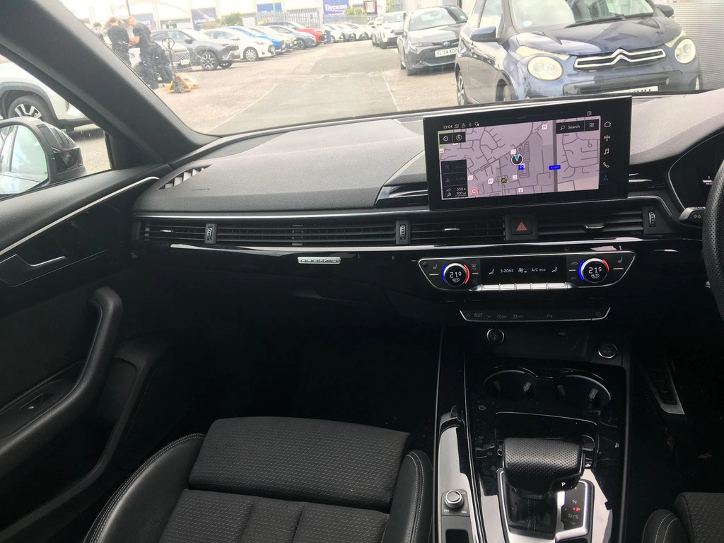Audi A4 Avant Black Edition White #12