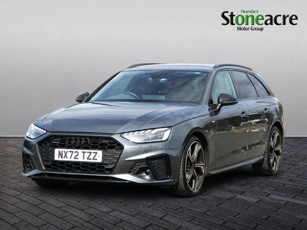 Audi A4 Avant Black Edition White #7