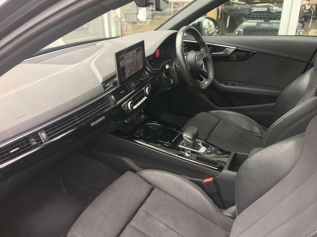 Audi A4 Avant Black Edition White #13