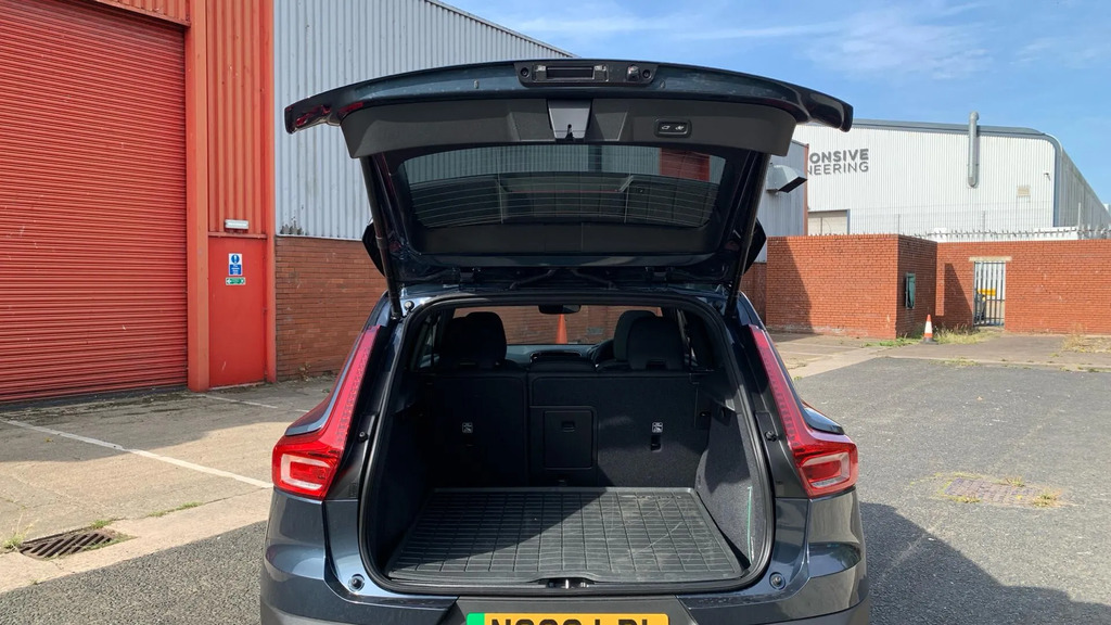 Volvo EX40 Plus Black Edition Blue #11