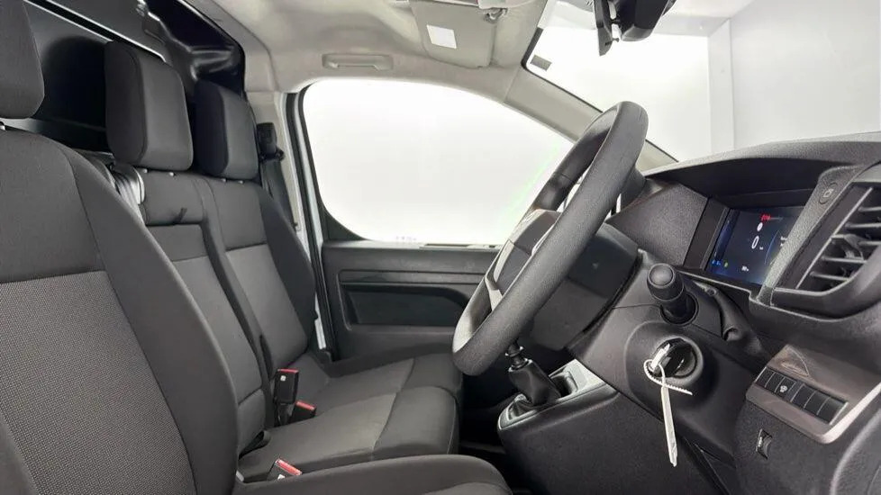 Toyota PROACE D Active White #10