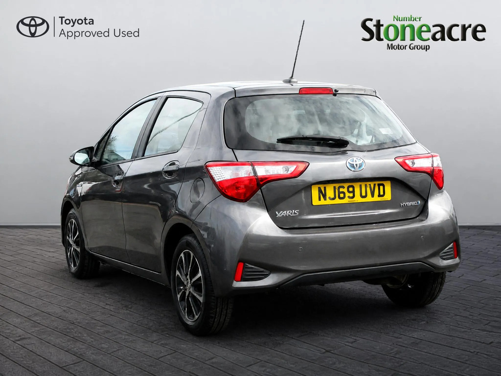 Toyota Yaris 1.5 Vvt-h Icon Tech Hatchback #4