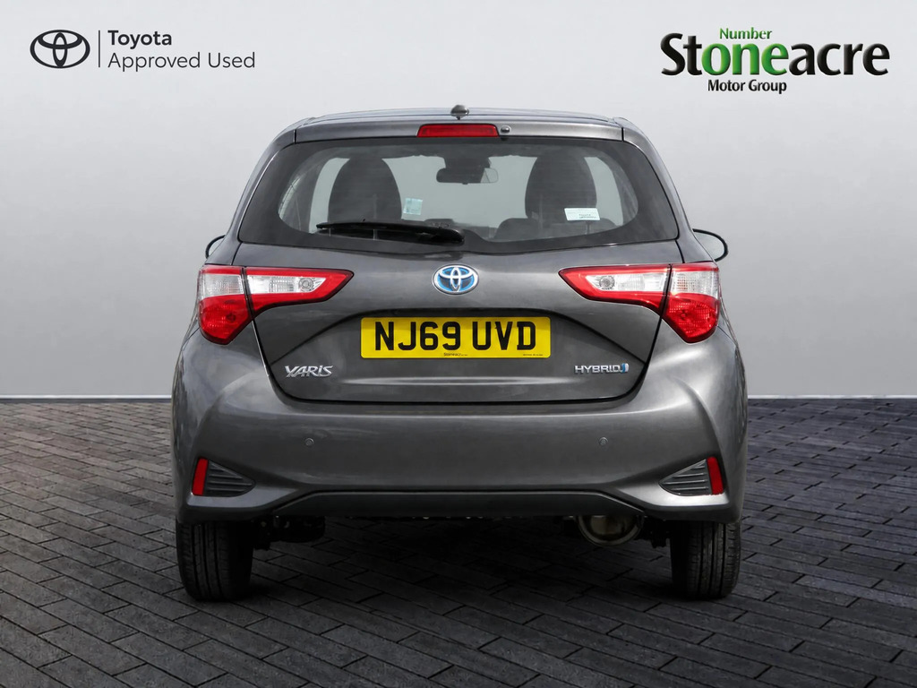Toyota Yaris 1.5 Vvt-h Icon Tech Hatchback #3