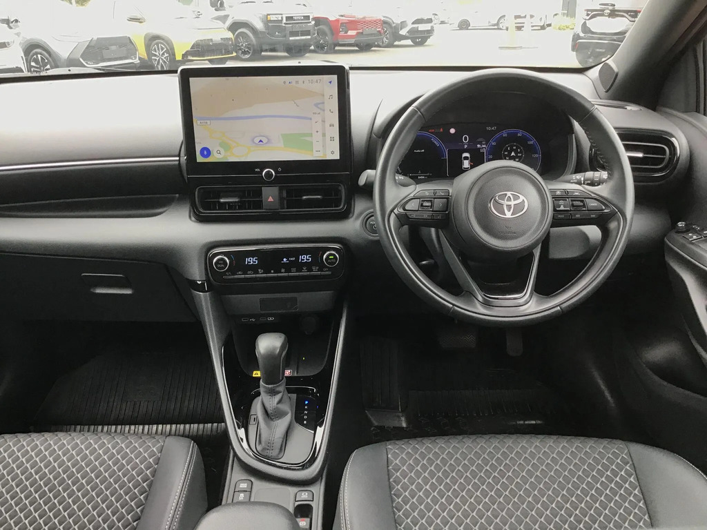 Toyota Yaris 1.5 Hybrid Excel #6