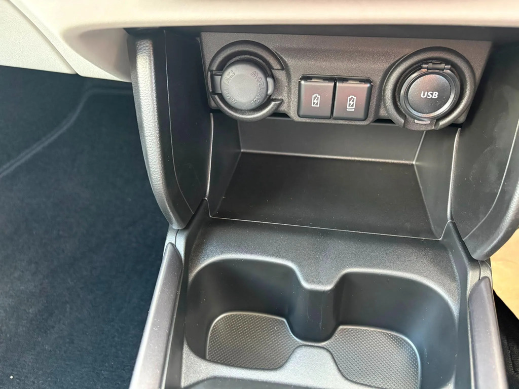 Suzuki Swift 1.2L 80 Bhp White #10